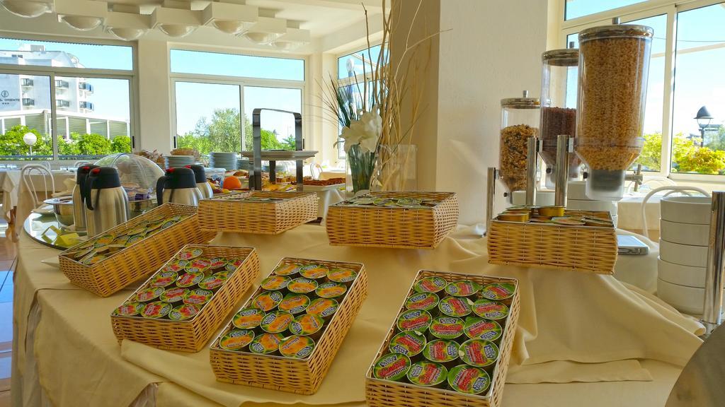 Hotel Delfino Milano Marittima Dış mekan fotoğraf