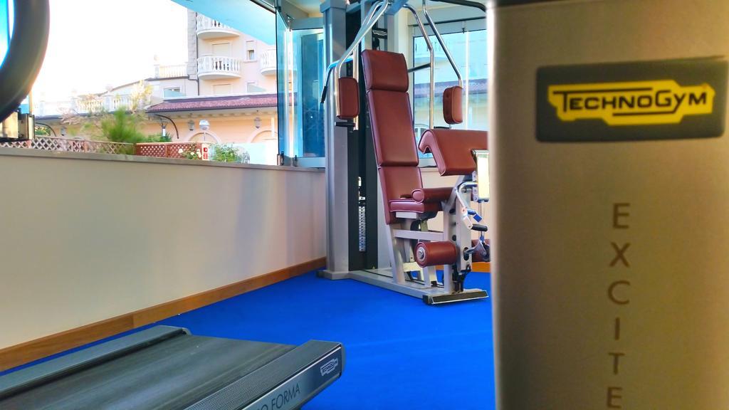 Hotel Delfino Milano Marittima Dış mekan fotoğraf