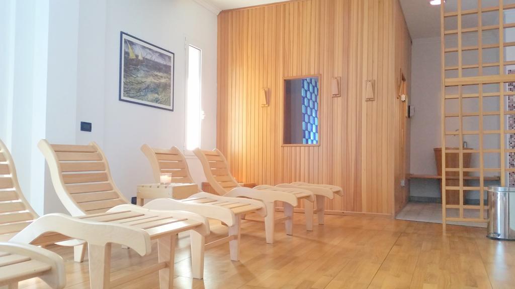 Hotel Delfino Milano Marittima Dış mekan fotoğraf
