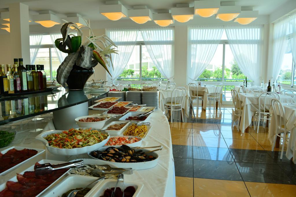 Hotel Delfino Milano Marittima Dış mekan fotoğraf