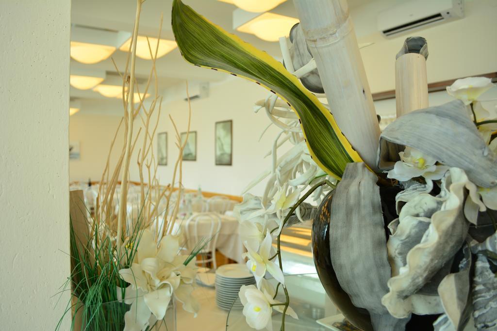 Hotel Delfino Milano Marittima Dış mekan fotoğraf
