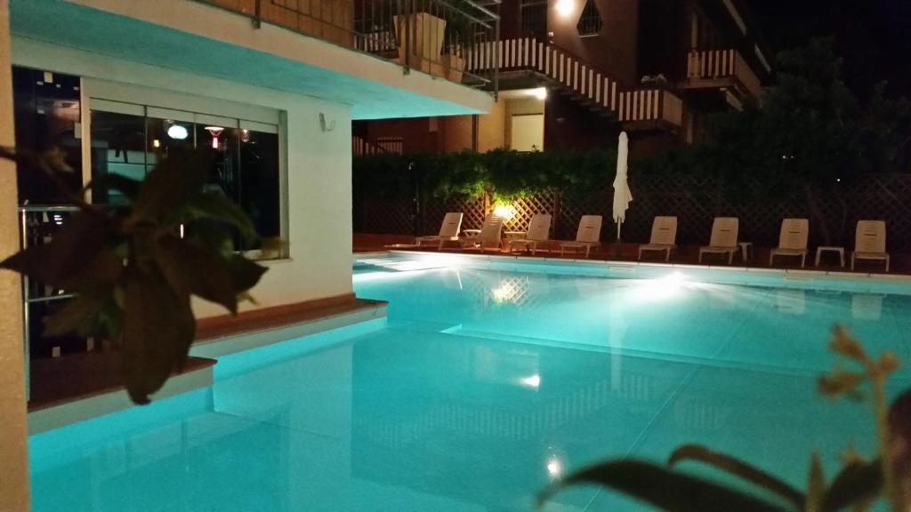 Hotel Delfino Milano Marittima Dış mekan fotoğraf