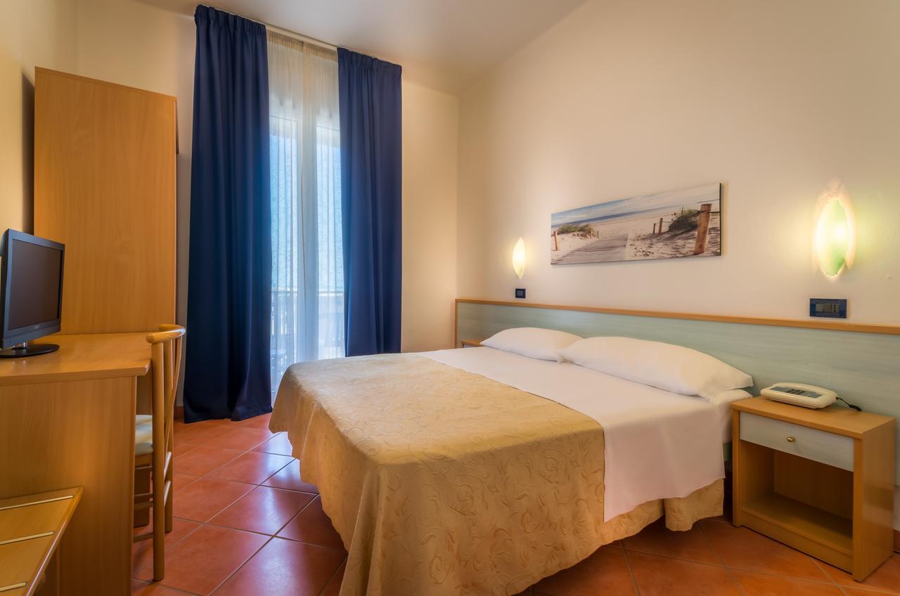 Hotel Delfino Milano Marittima Dış mekan fotoğraf