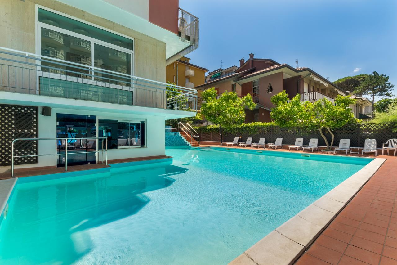 Hotel Delfino Milano Marittima Dış mekan fotoğraf