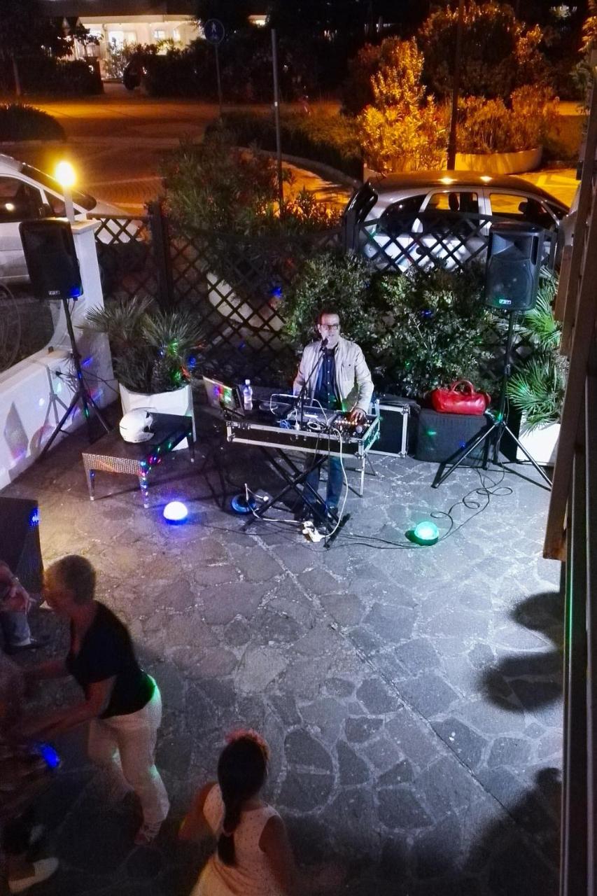 Hotel Delfino Milano Marittima Dış mekan fotoğraf