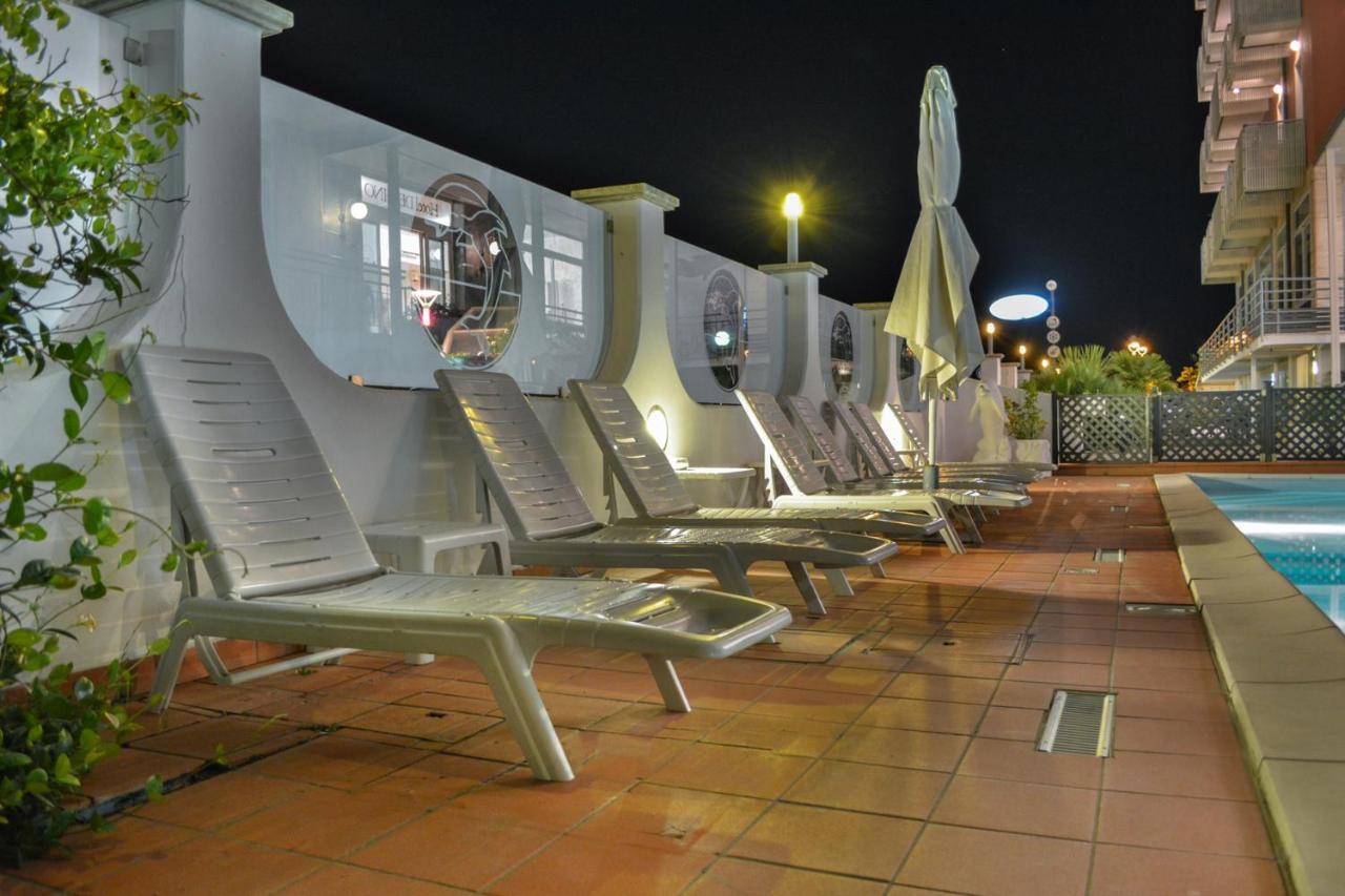 Hotel Delfino Milano Marittima Dış mekan fotoğraf